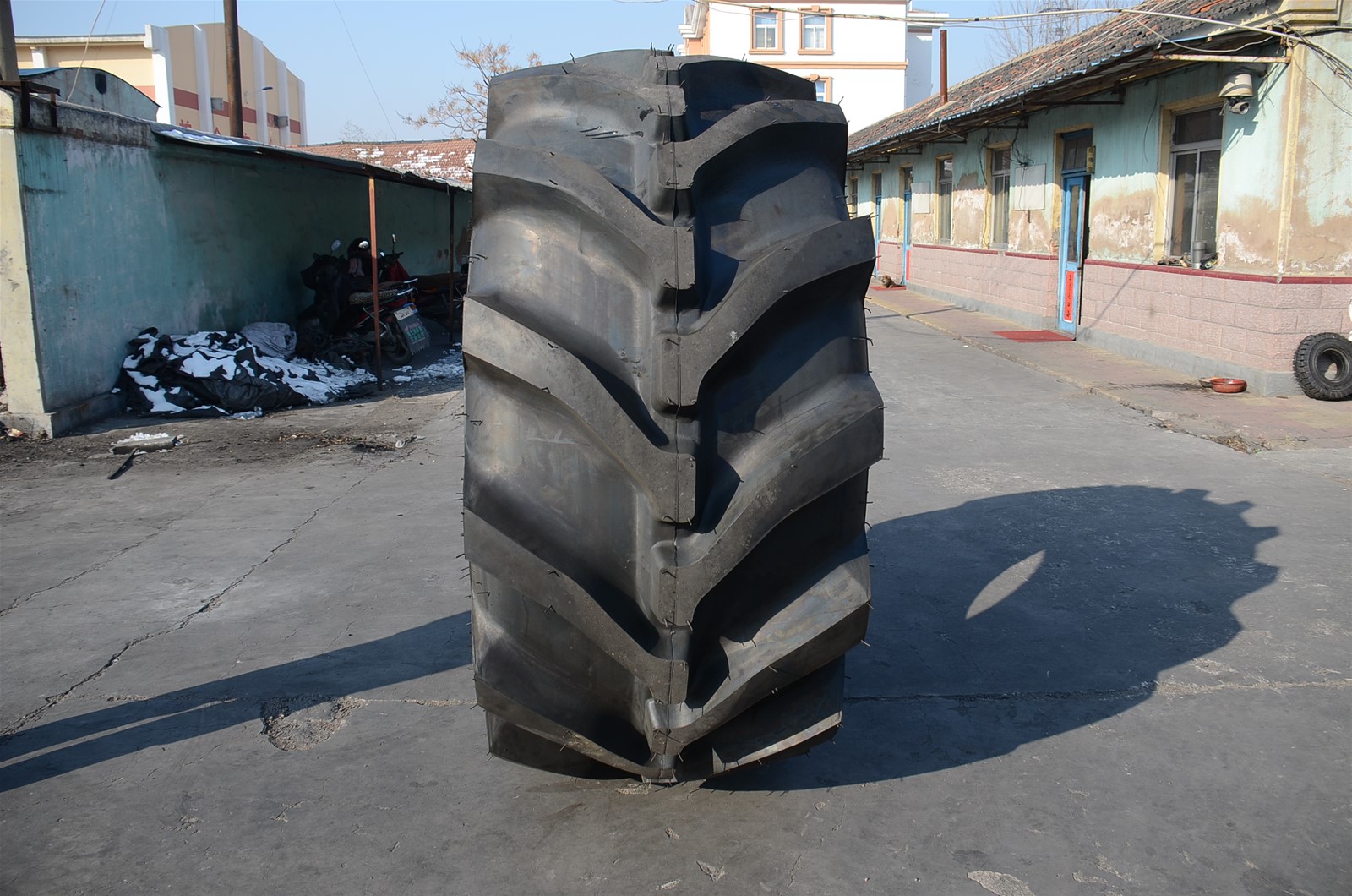 305L32 Grain Combine Harvester Tyre for farm work