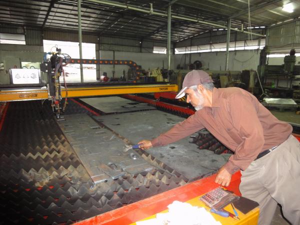 Hypertherm high definition plasma cutting table CNC plasma cutting machine for metal cutting