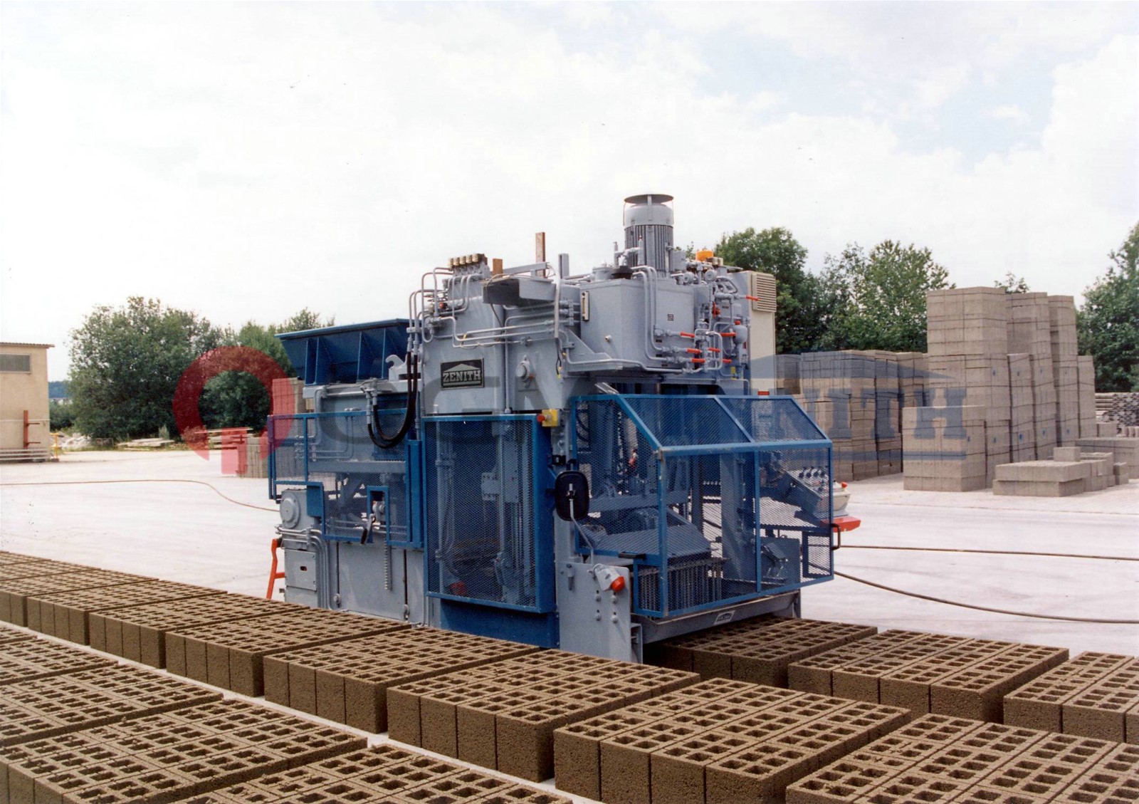 ZENITH Champion Model 913 Economical Flexible and Dependable Block Making Machine