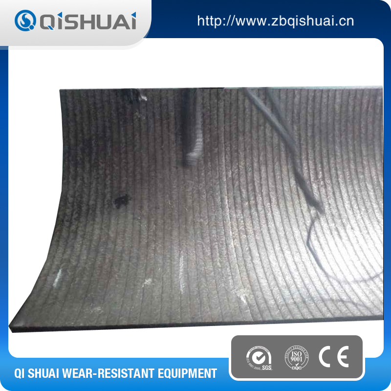 Chromium carbide cladded wear resistant steel plate