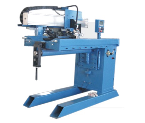 Longitudinal seam welder for stainless cylinders