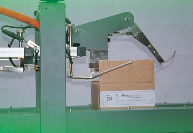 stacker and automatic packaging machine