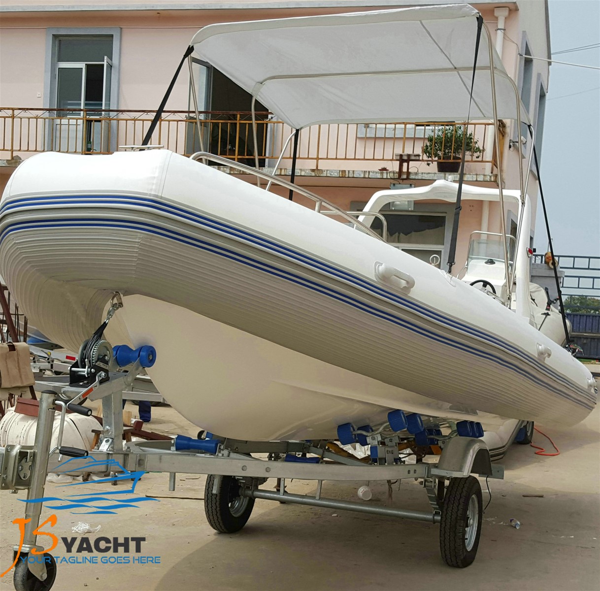 Rigid hull inflatable boat