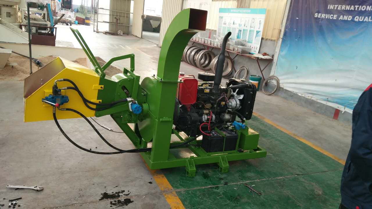 Mobile diesel engine wood chipper for sale