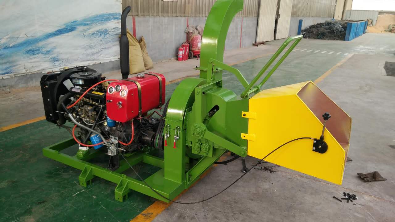 Mobile diesel engine wood chipper for sale