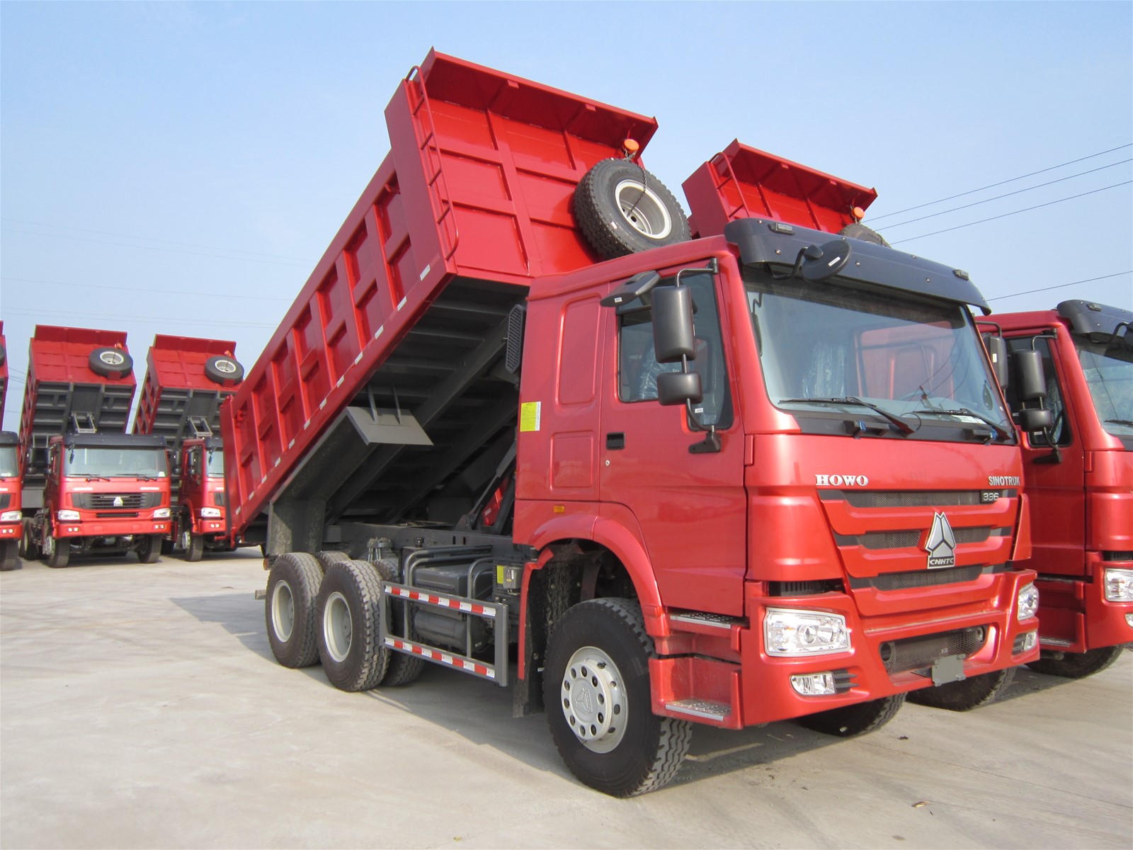 Sinotruk Howo Tipper Dump Truck Loading 30 Tons Capacity