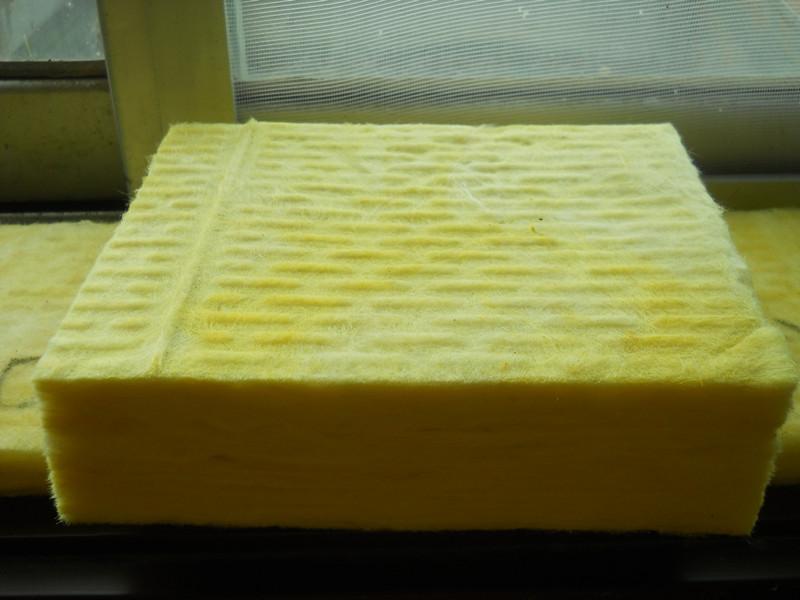 China factory cheap price yellow glass wool board insulation