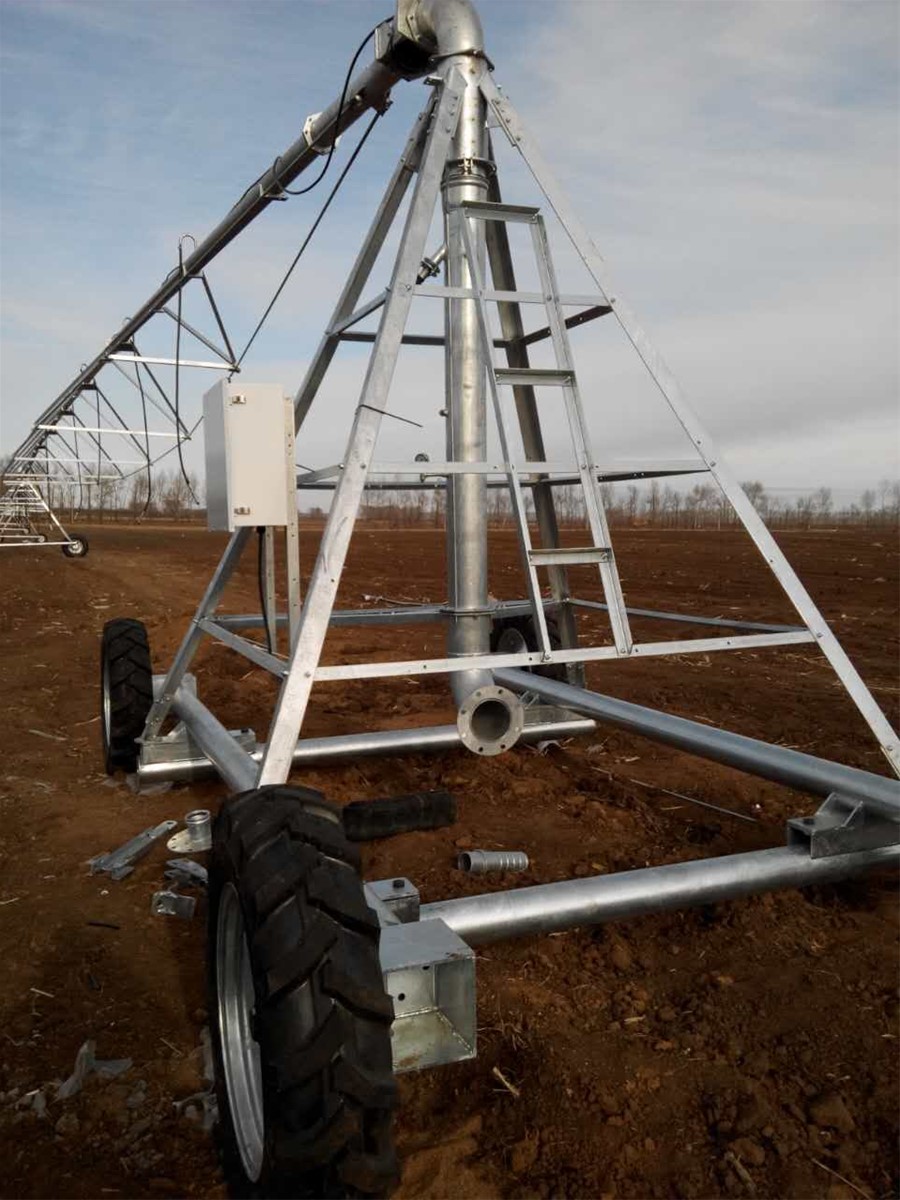 Towable center pivot irrigation system