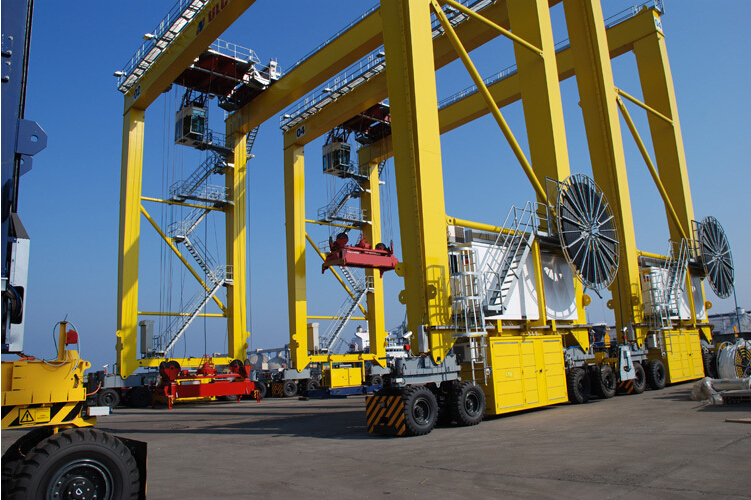 Mobile Rubber Tyre Gantry Crane Used for Lifting Boat