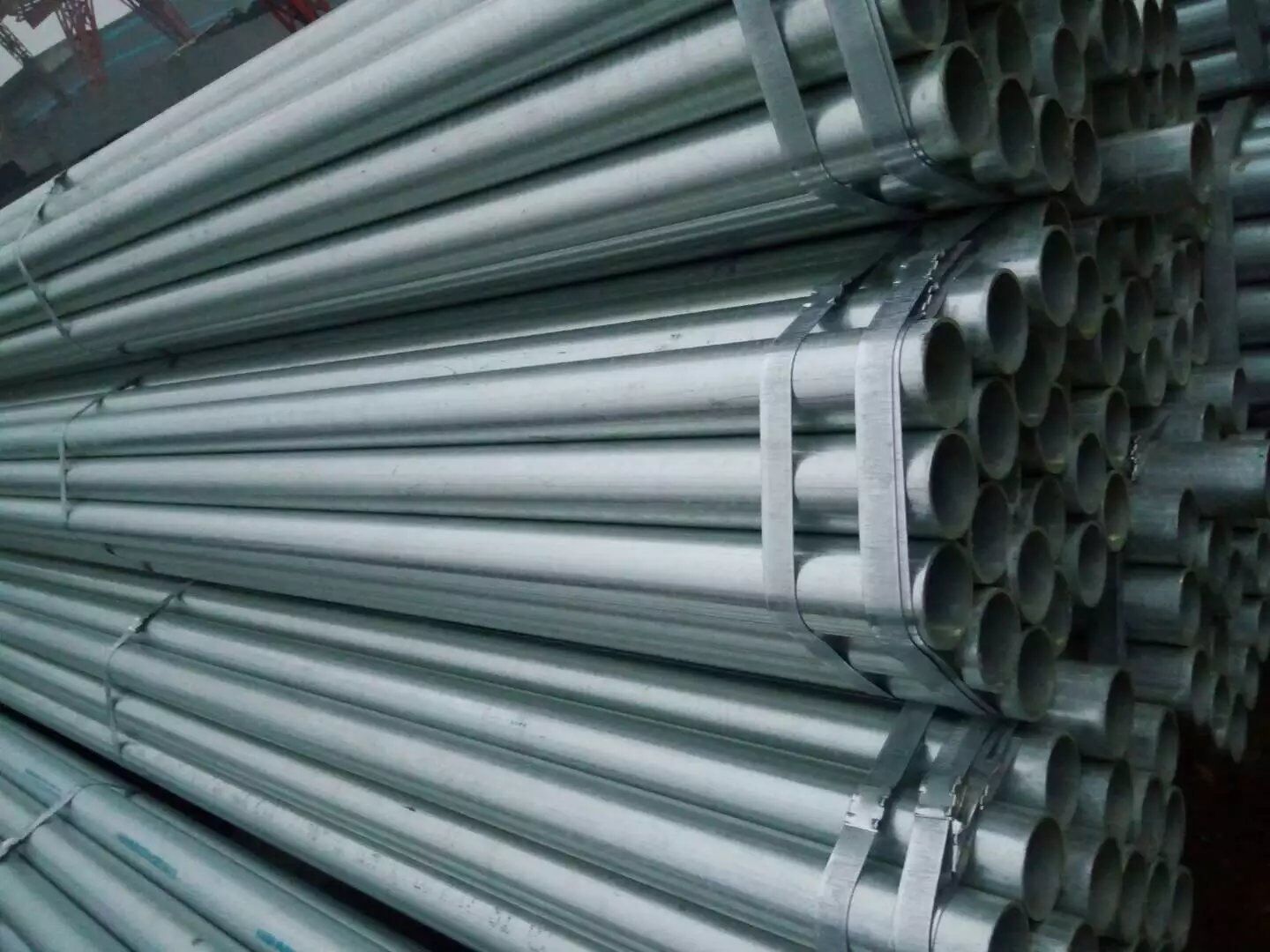 Galvanzied Seamless Steel Pipes