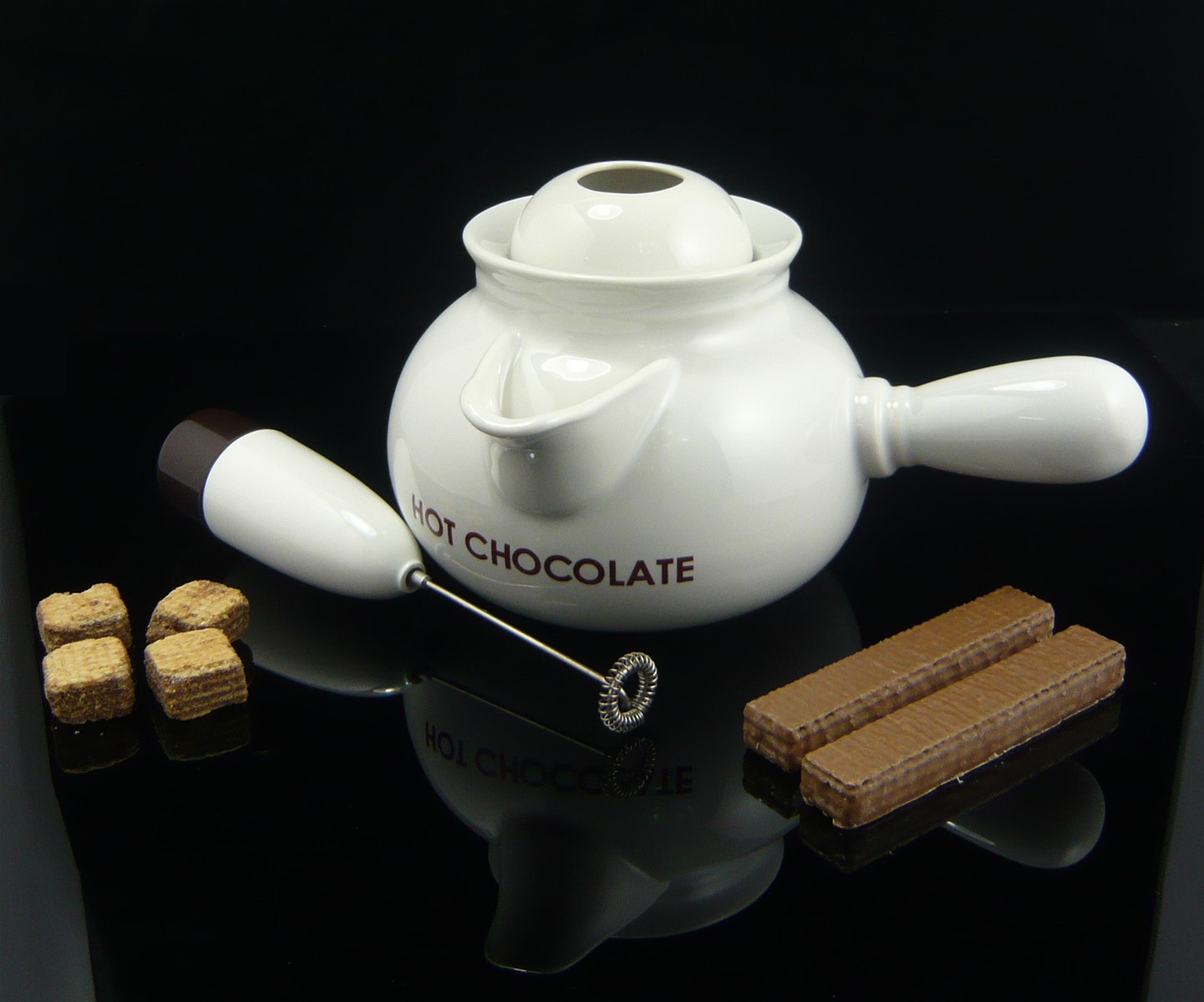 Ceramic hot chocolate pot