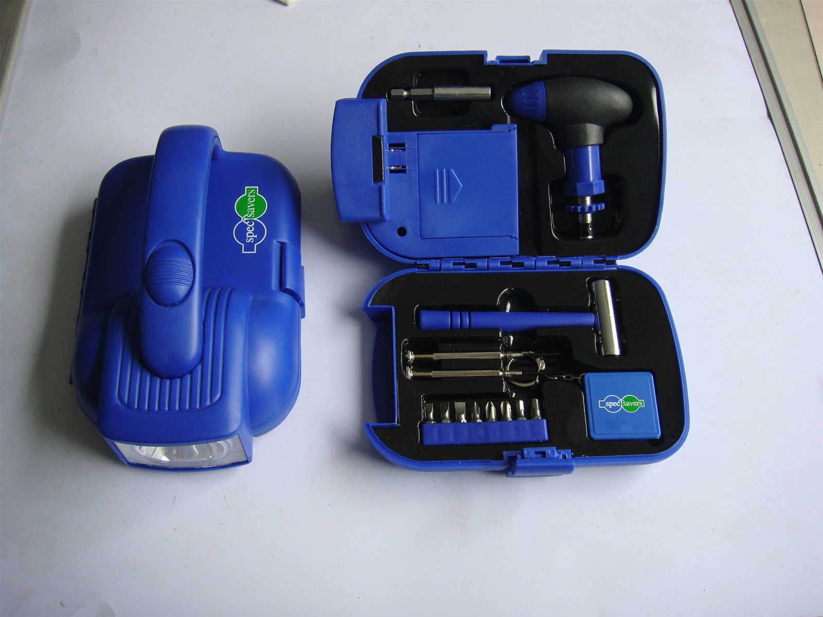 14 piece hand tool set with torch light