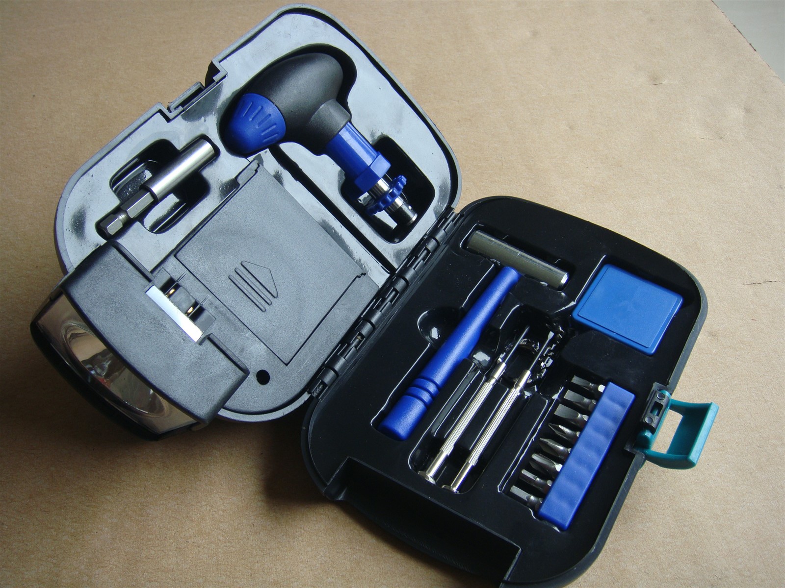 14 piece hand tool set with torch light