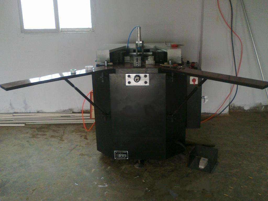 Aluminum Fabrication Hydraulic Corner Crimping Machine