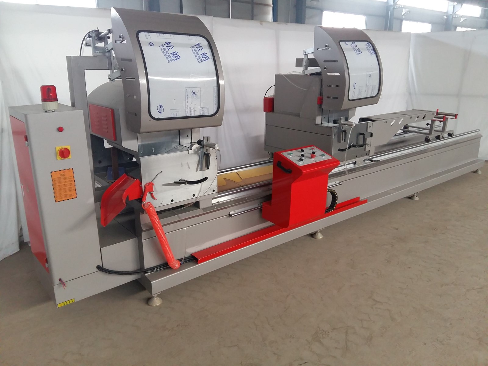 CNC Double head saw for aluminum profiles window and door machine