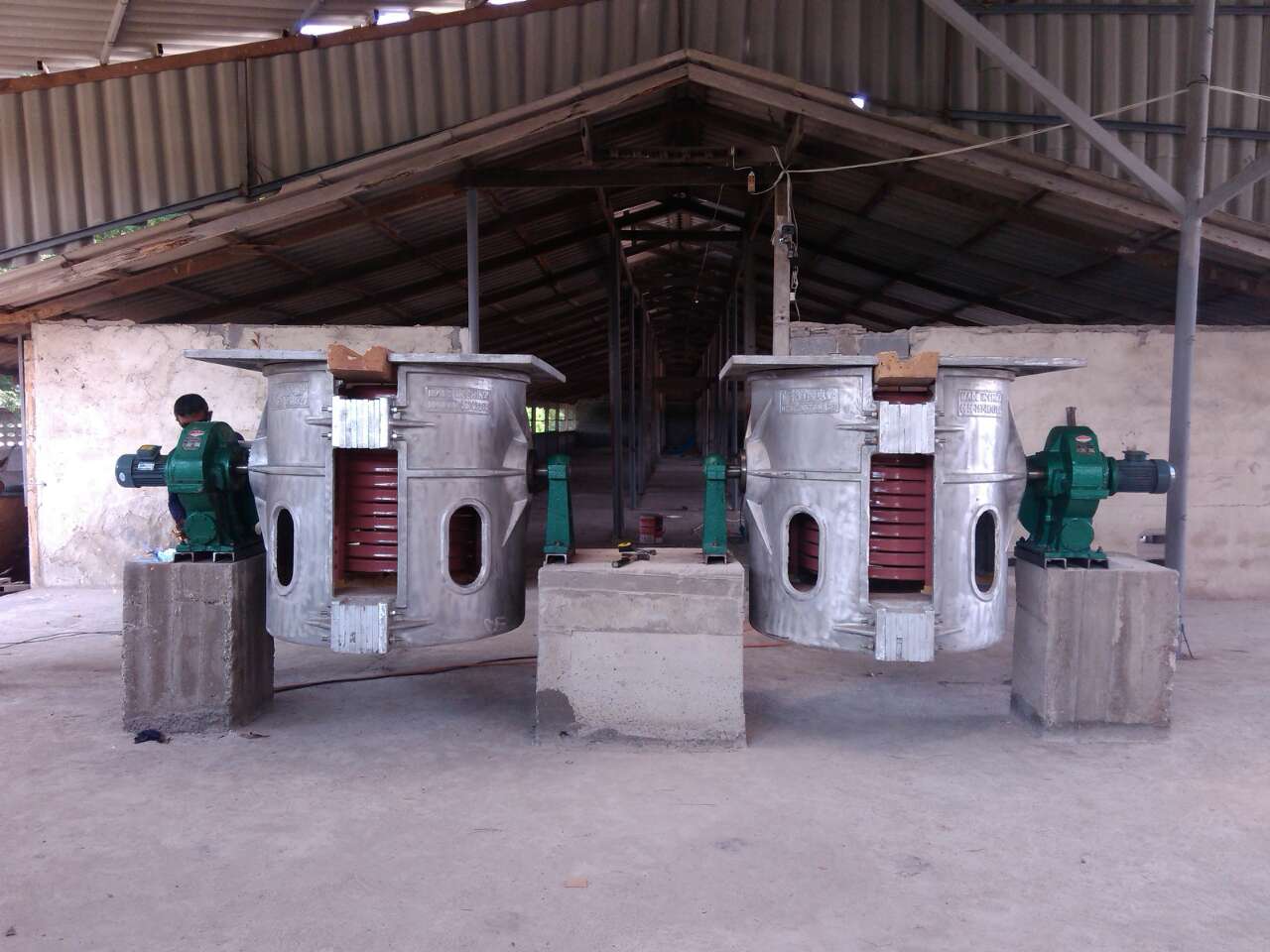 750kg Medium Frequency Electrical Induction Melting Furnance