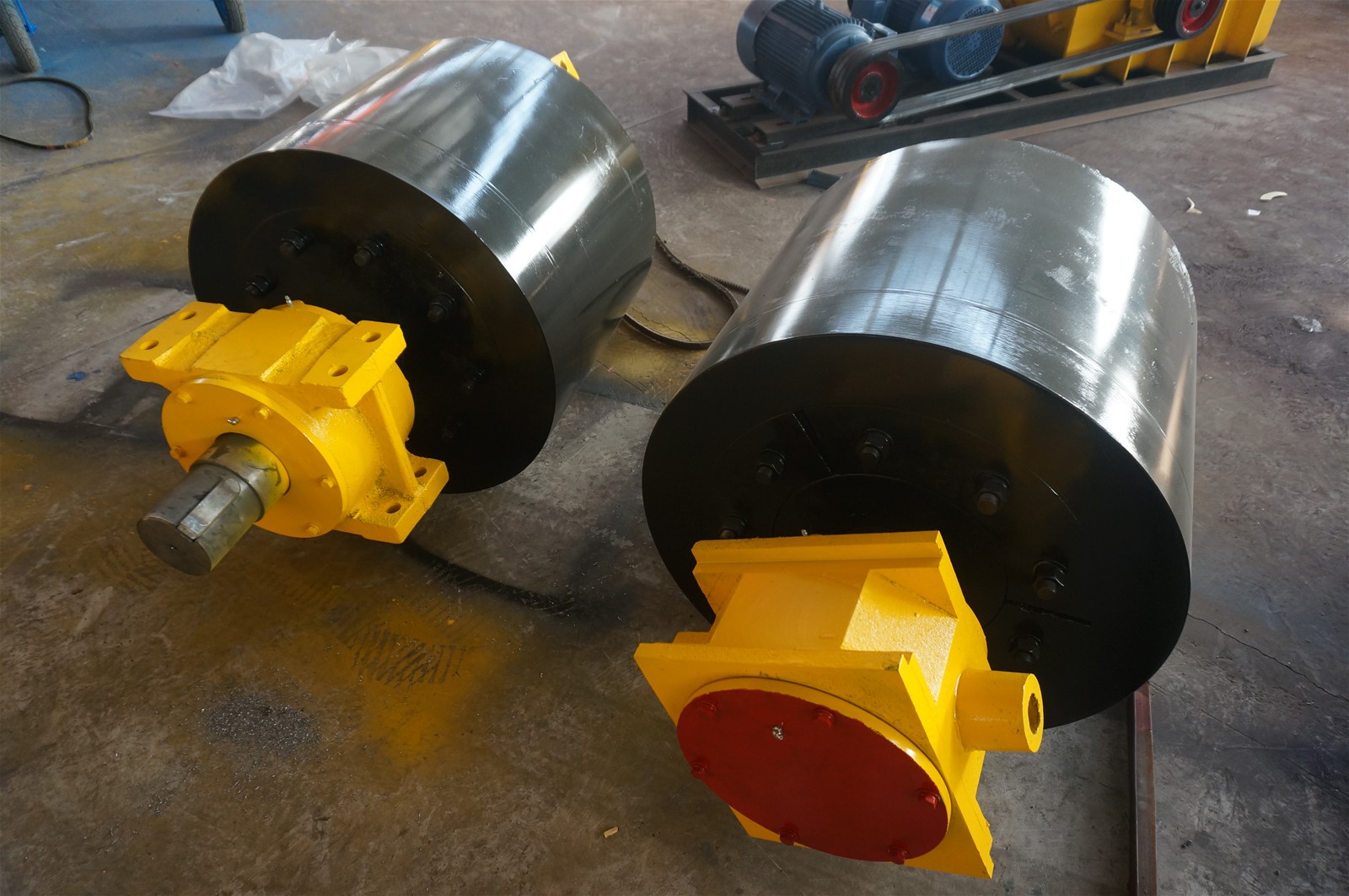 HSM factory price limestone double roll crusher design