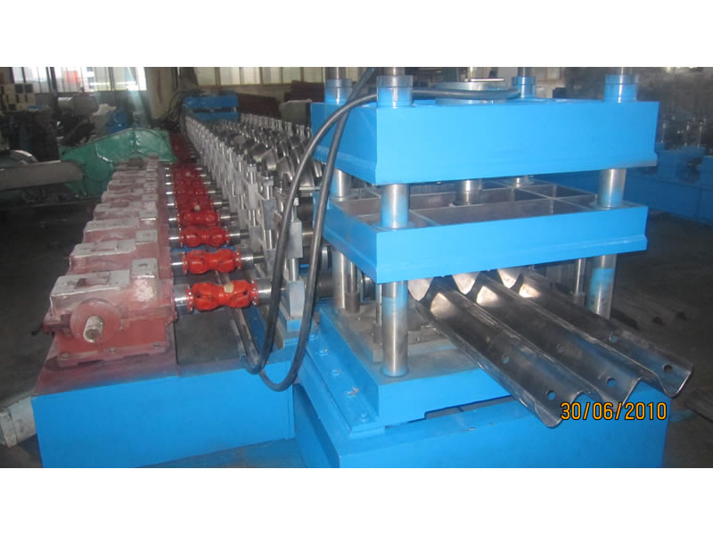 3 Waves Universal Gearbox Guardrail Roll Forming Machine for Highway