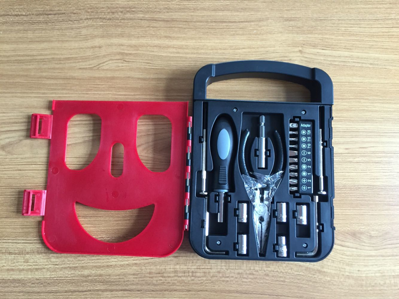 22 Piece Smile Shaped Hand Tool Set Kit