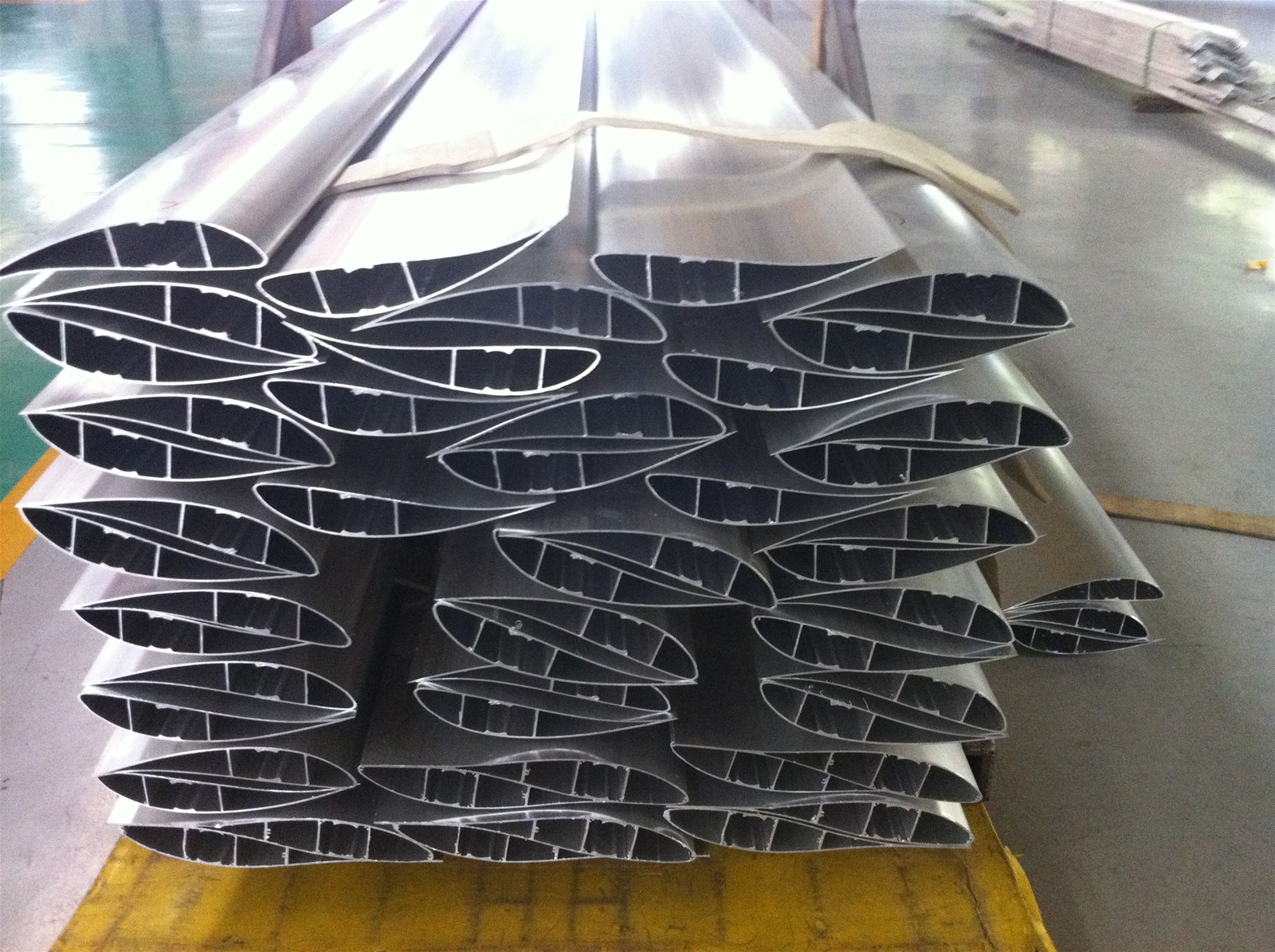 Aluminum fan blade extruded aluminum fan blade