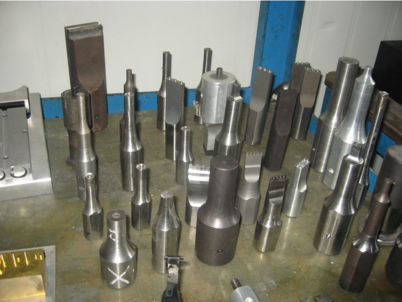 ultrasonic welding horn