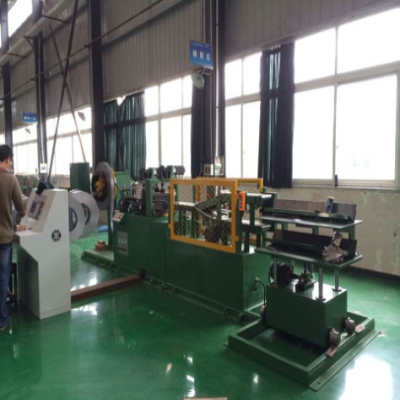 Precision swing machine cut to length line