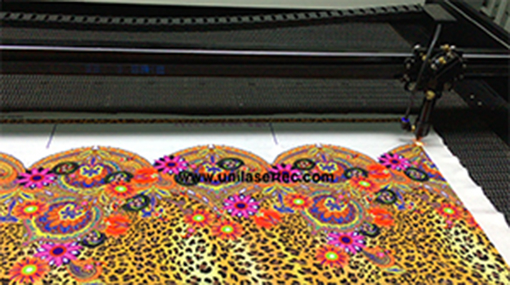 Digital printed fabric laser cutting machine