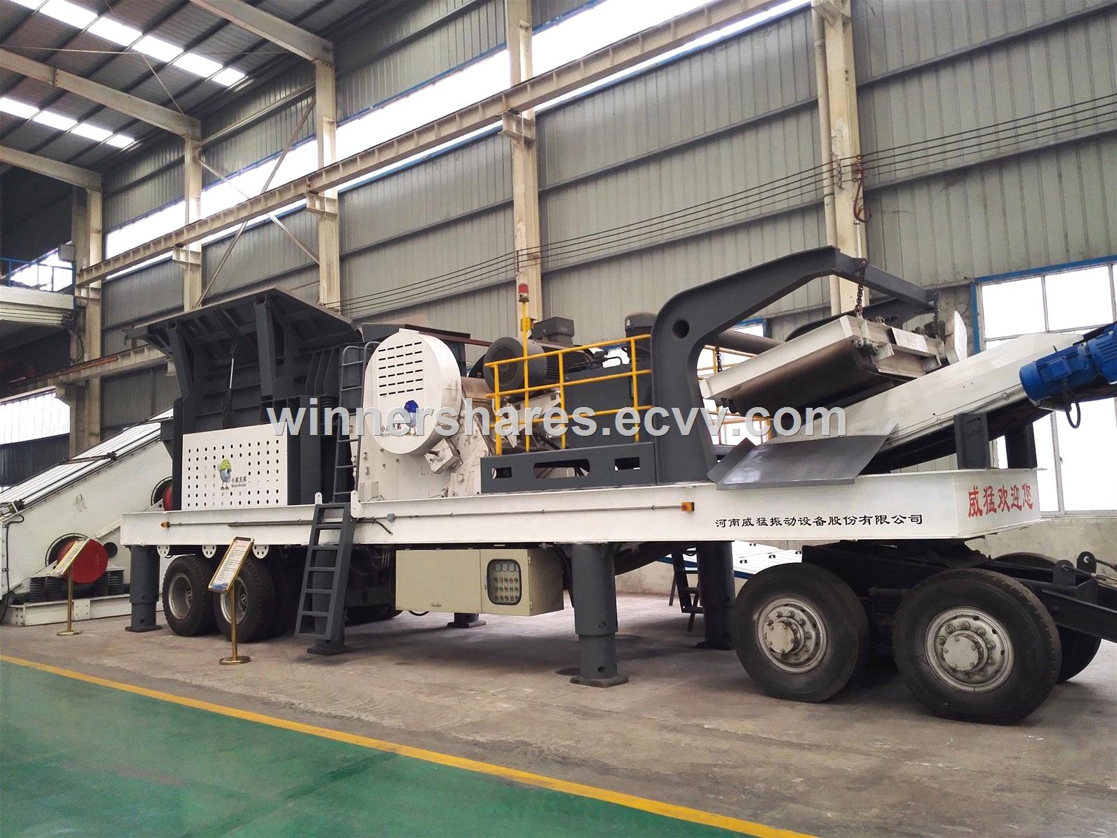 Tire type mobile crushing station