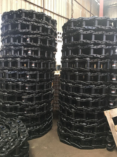 Excavator track chain for PC4001