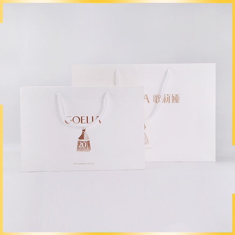 LOGO with gold hot stamp recyclable flat bottom kraft paper bag can be customized with 25kg kraft shopping paper bag