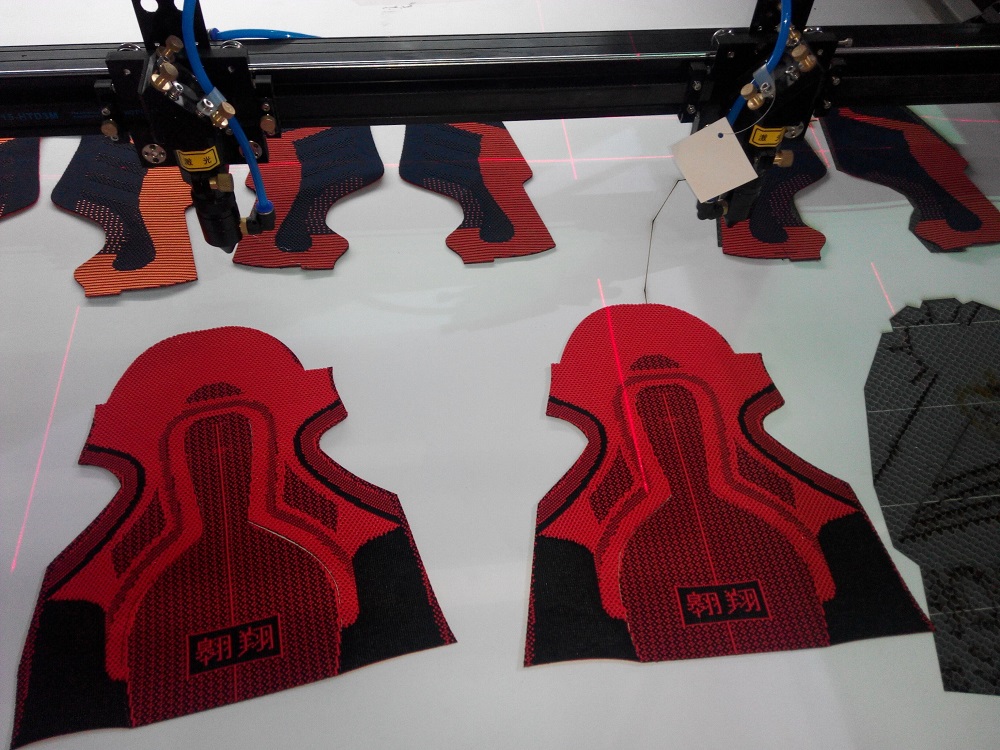 Automatic camera laser cut machine for flyknit fabric shoes and leather upper