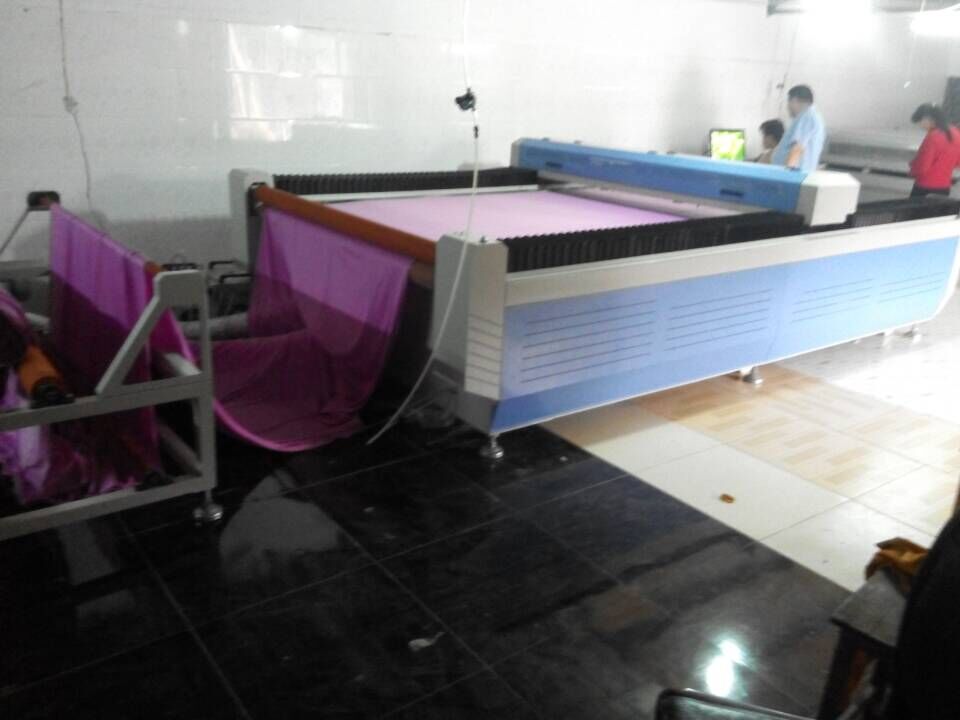 Full automatic fabric laser cutting machine with conveyor belt