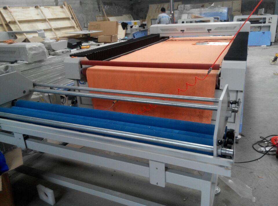 Full automatic fabric laser cutting machine with conveyor belt
