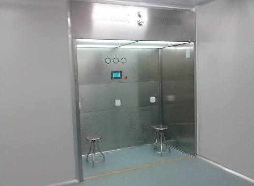 Negative pressure clean weighting booth