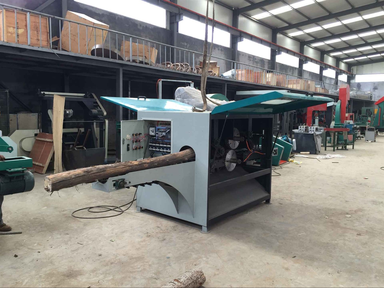 wood processing multiple blades rip sawmill machine for round logs or planks cutting