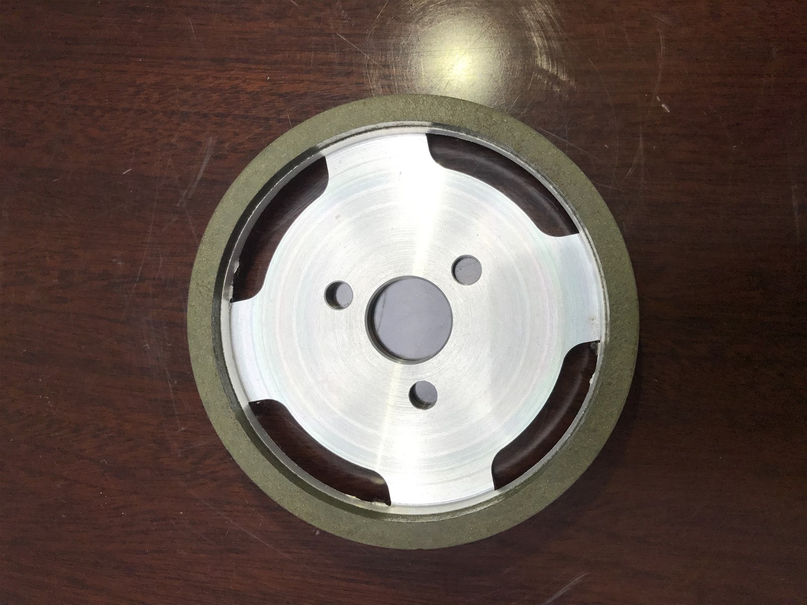 Grinding wheel for grinding knives and blades