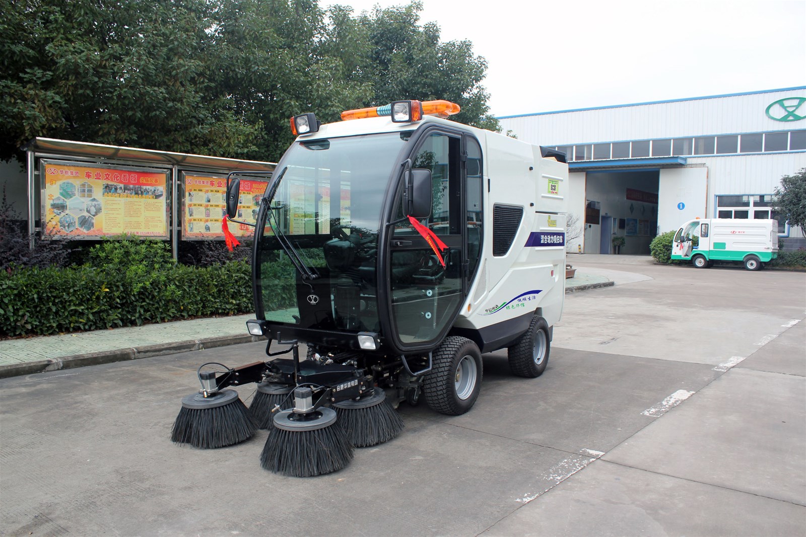 Electric road sweeper