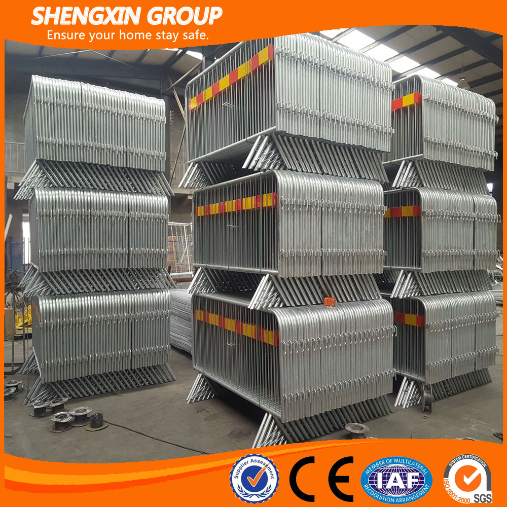 Heavy duty crowd control barrier fence