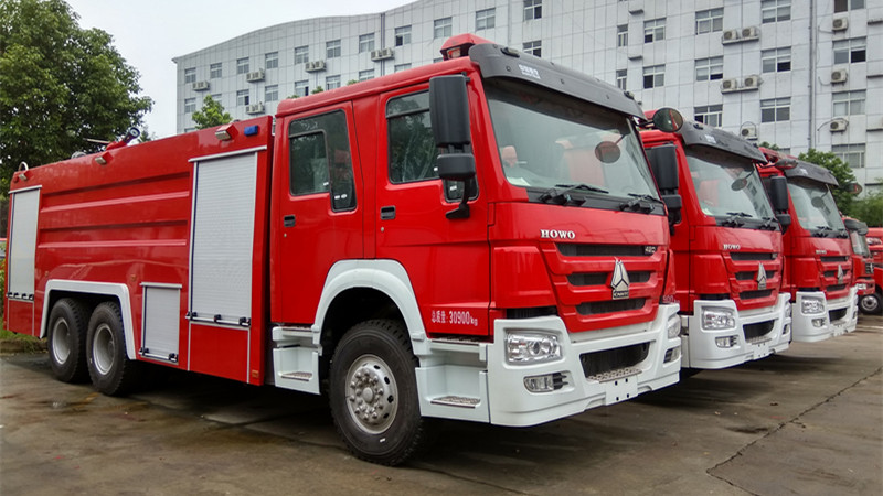 New model ZZ1257M4647C sinotruck 6x4 HOWO Fire Truck 15000L