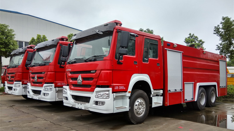 New model ZZ1257M4647C sinotruck 6x4 HOWO Fire Truck 15000L