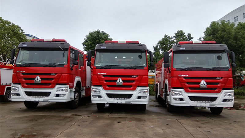 New model ZZ1257M4647C sinotruck 6x4 HOWO Fire Truck 15000L