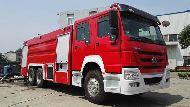 New model ZZ1257M4647C sinotruck 6x4 HOWO Fire Truck 15000L
