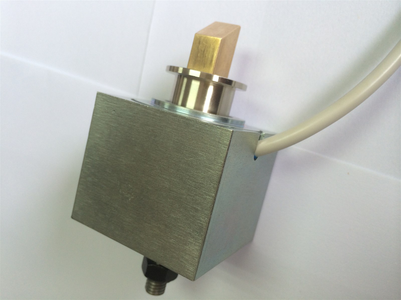 Pushpull electromagnet