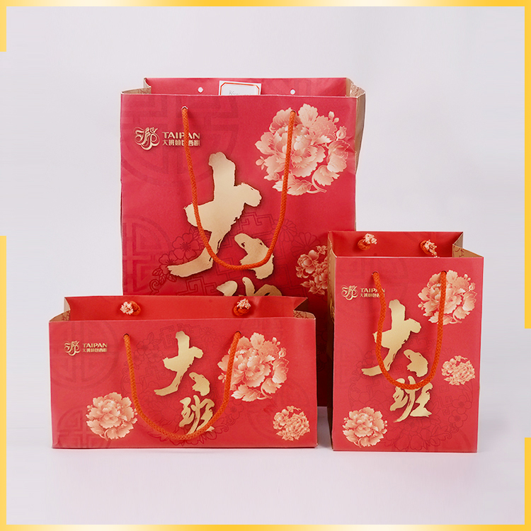 Wholesale Creative design enviornmental craft paper gift bag for clouthing