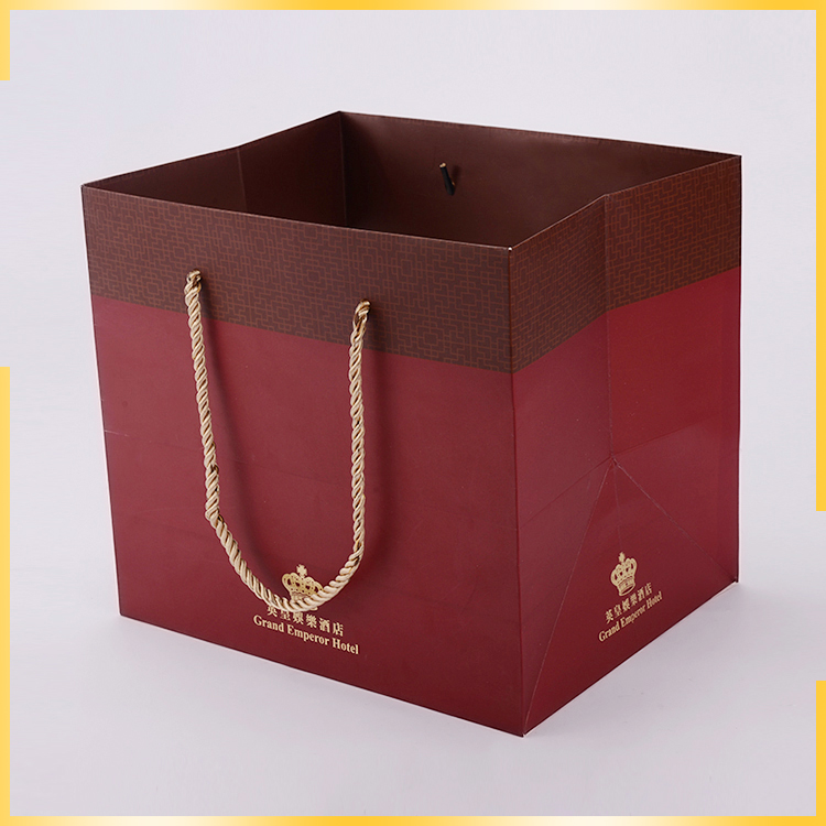 High quality customized gold hot stamping Large capacity laminated white coated shopping paper bag for wholesale