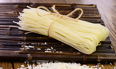 Low sodium instant rice noodle