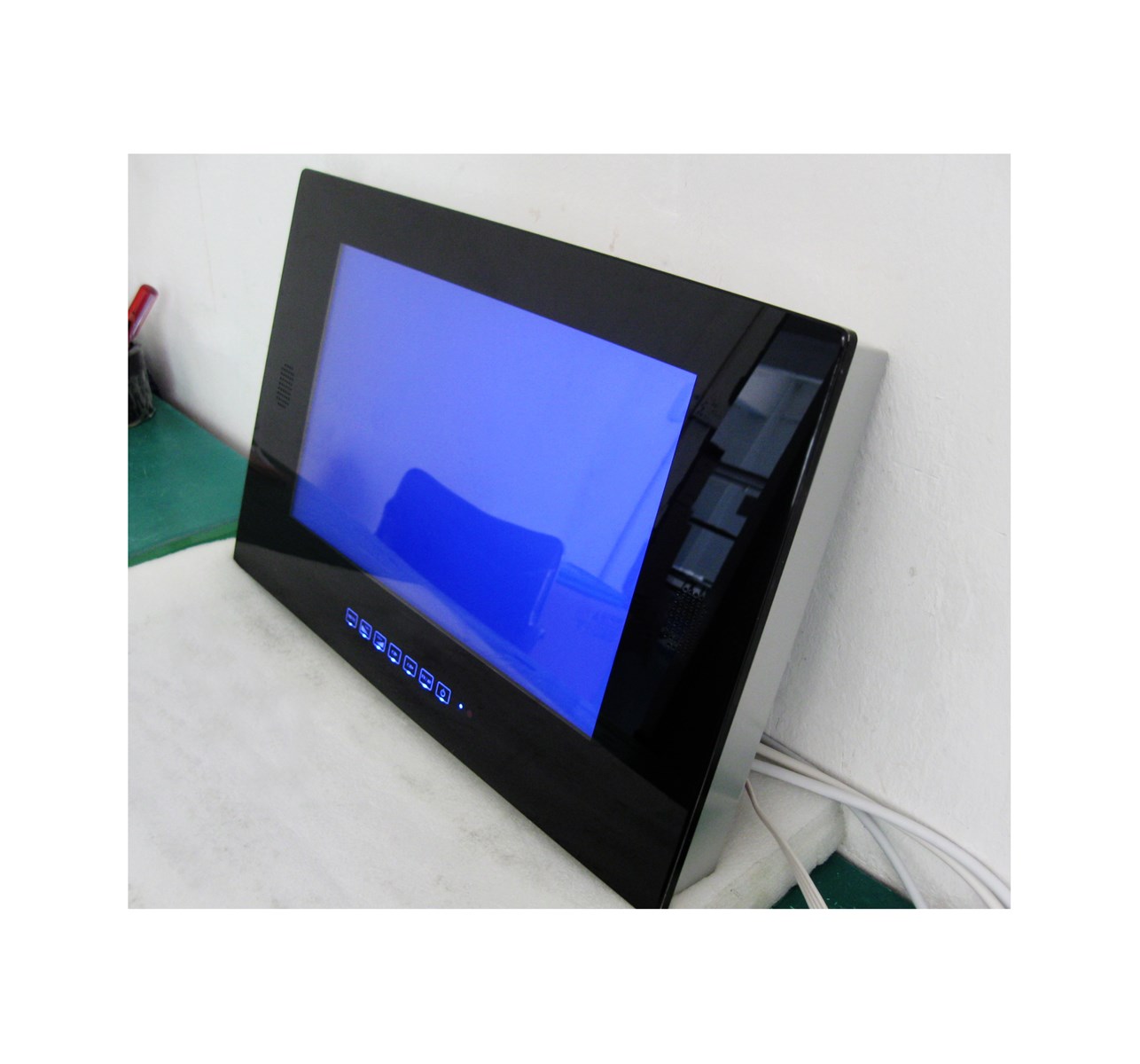 Waterproof LCD TV be high quality and cheap