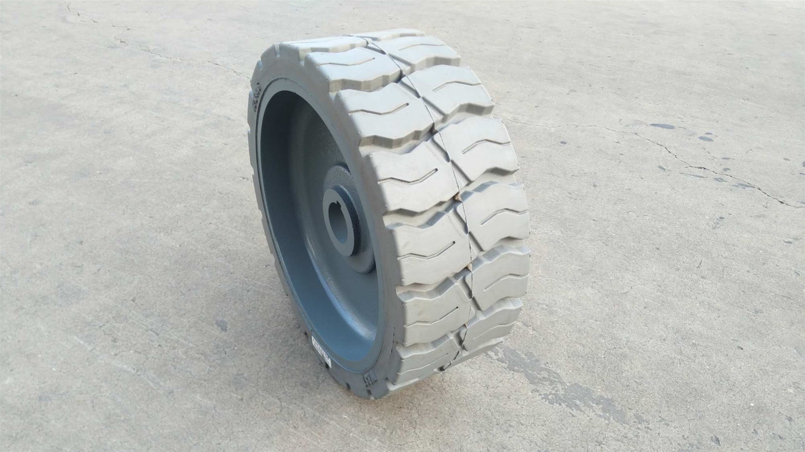 Grey Nonmarking Solid Rubber Genie 105122 Scissor Lift Tires 12x45