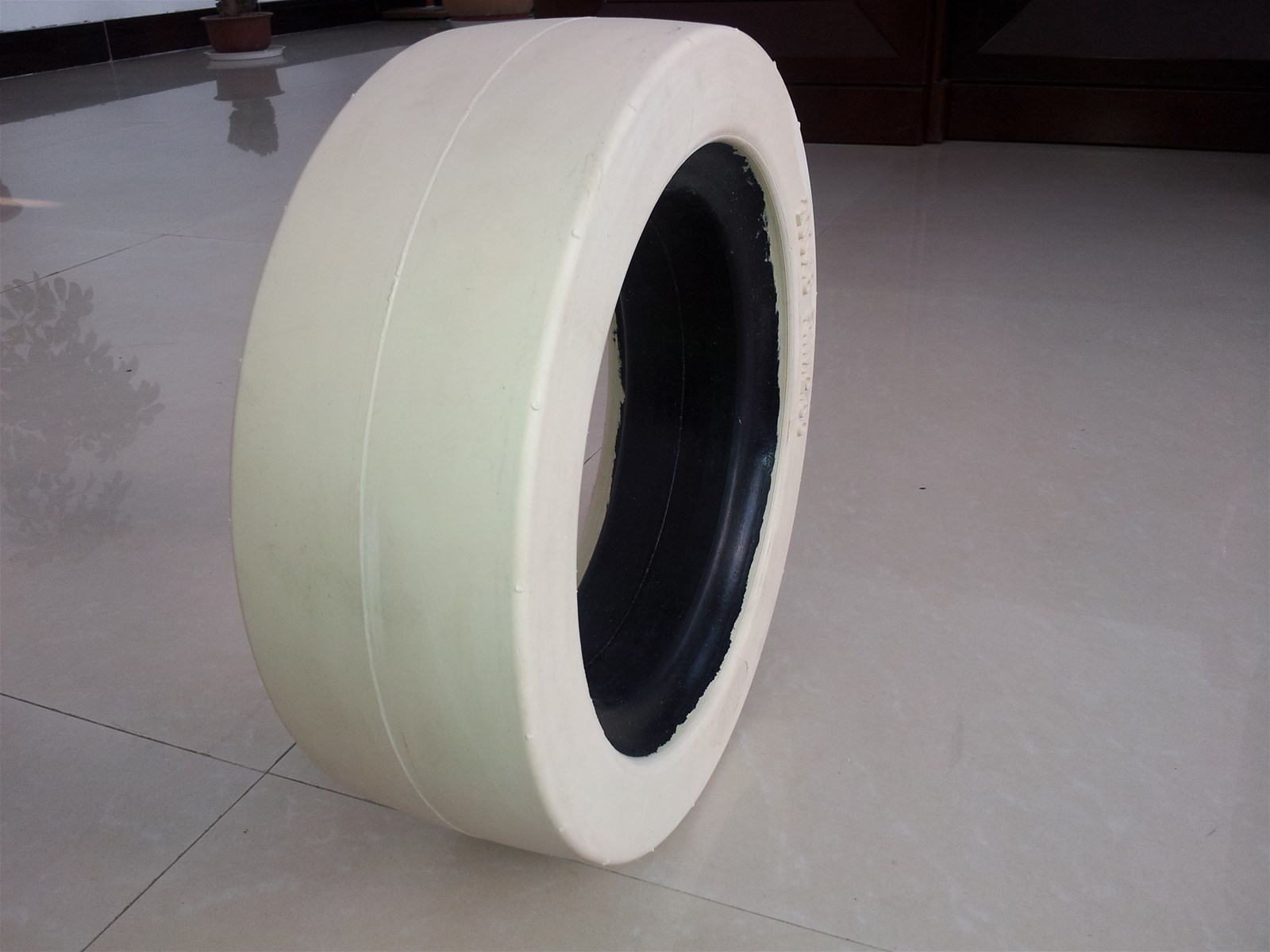 Skyjack 112604 2008 2008 White Solid Tire