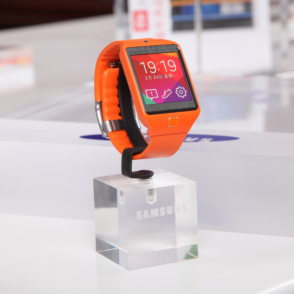 Shenzhen good quality OEM clear acrylic material display stand for watch
